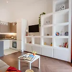 Appartement Guesthost - Nina - Your Comfort In The Heart Of Bari