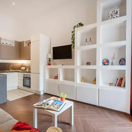 Apartament Guesthost - Nina - Your Comfort In The Heart Of Bari