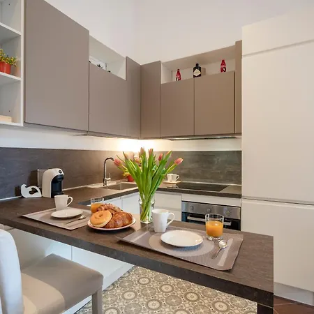 Guesthost - Nina - Your Comfort In The Heart Of Apartament Bari